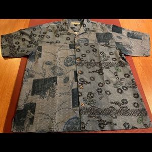 Tommy Bahama men’s Hawaiian button up silk shirt.